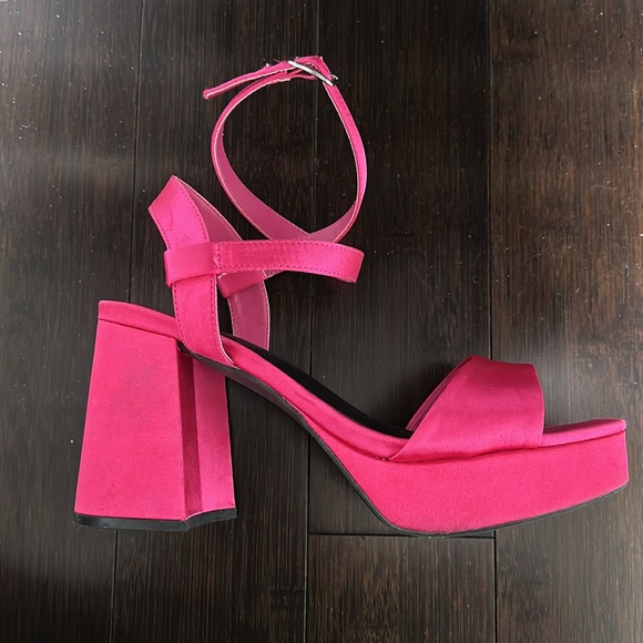 TORRID WW hot Pink Satin platform Heels - Picture 6 of 6